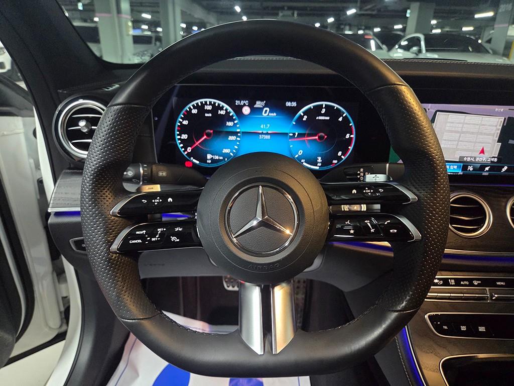 Mercedes-Benz E-Class — photo 07