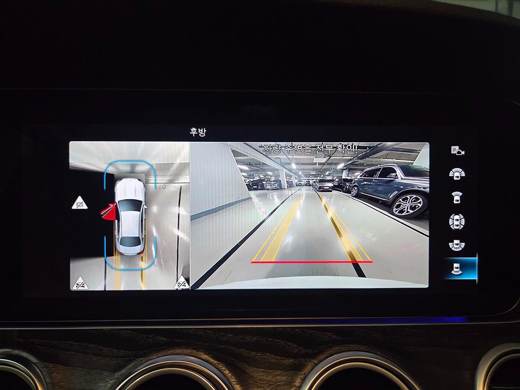 Mercedes-Benz E-Class — photo 10