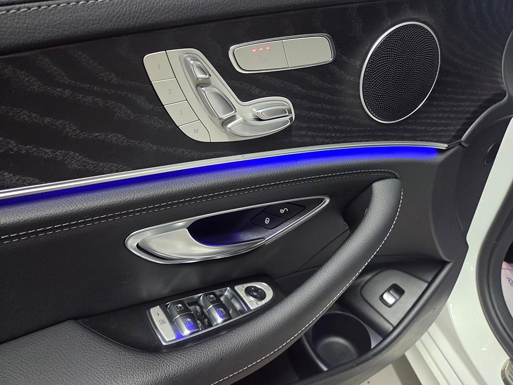 Mercedes-Benz E-Class — photo 12