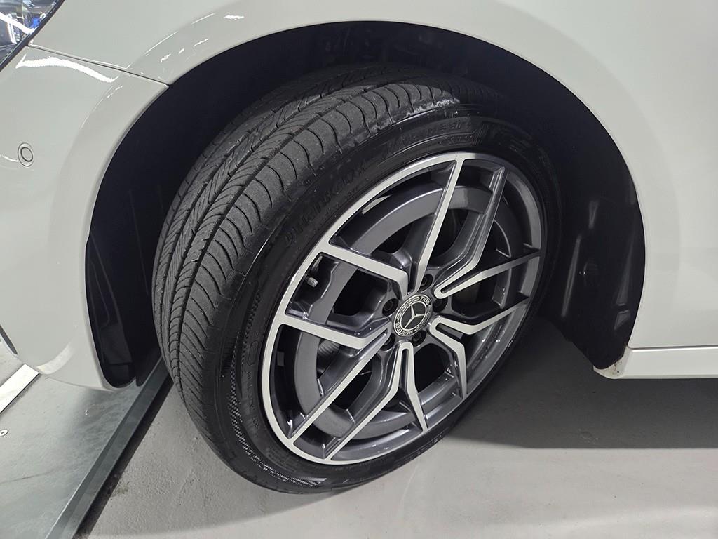 Mercedes-Benz E-Class — photo 19