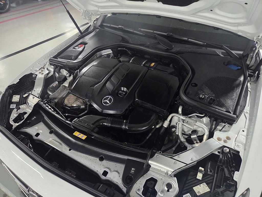 Mercedes-Benz E-Class — photo 20