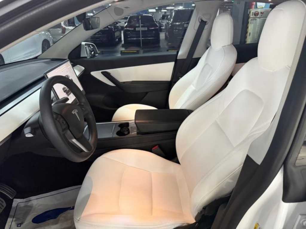 Tesla Model Y — photo 06