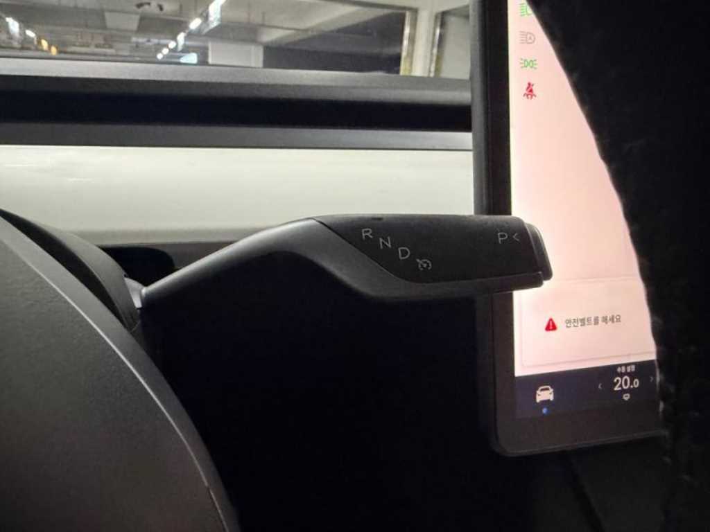 Tesla Model Y — photo 11