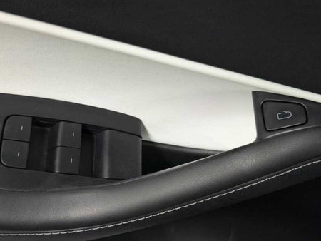 Tesla Model Y — photo 15