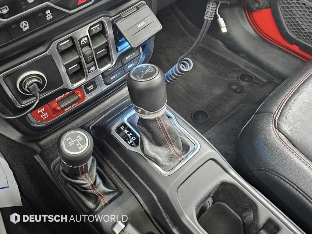 Jeep Wrangler — photo 09