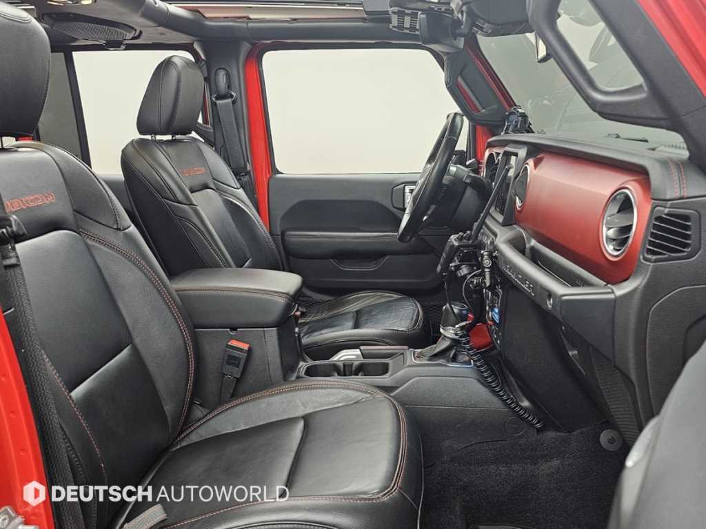 Jeep Wrangler — photo 10