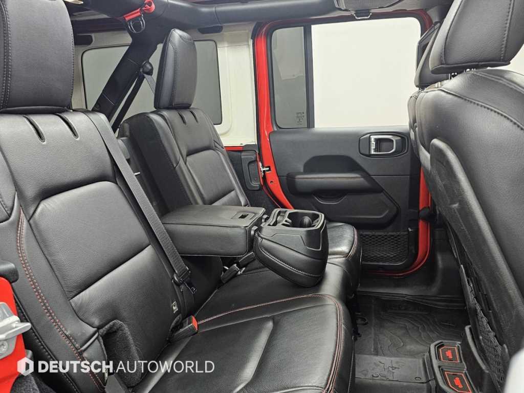 Jeep Wrangler — photo 12