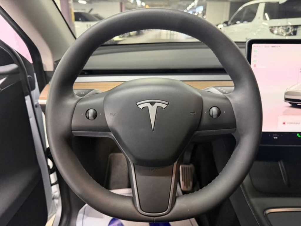 Tesla Model Y — photo 08