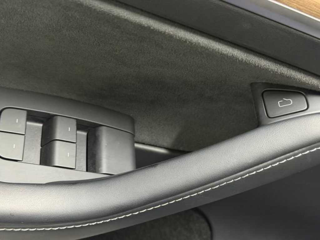 Tesla Model Y — photo 15