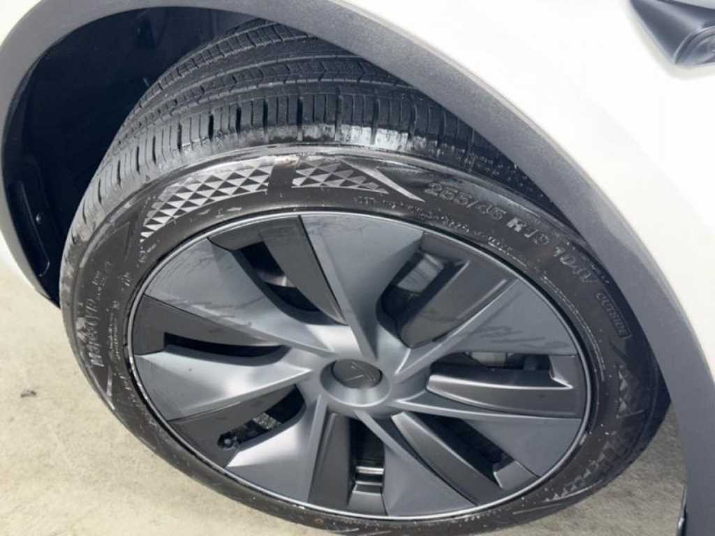 Tesla Model Y — photo 20