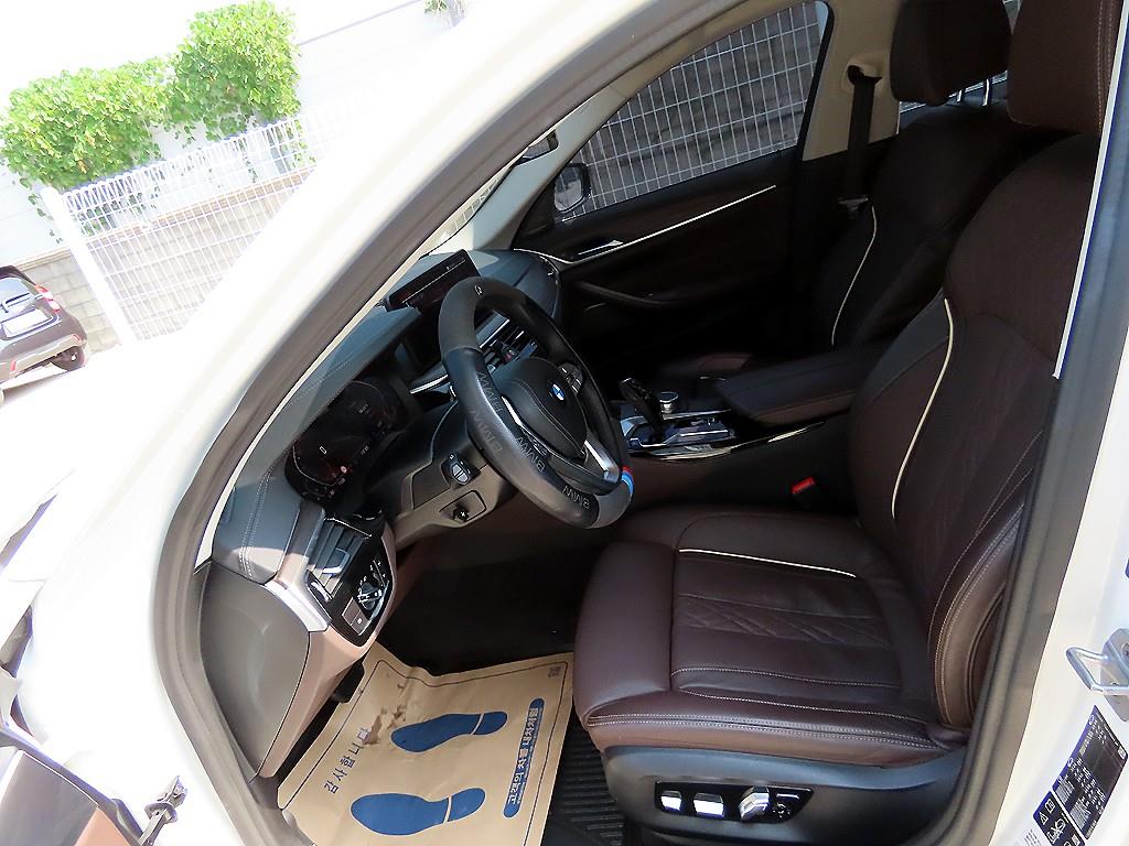 BMW 5-Series — photo 05