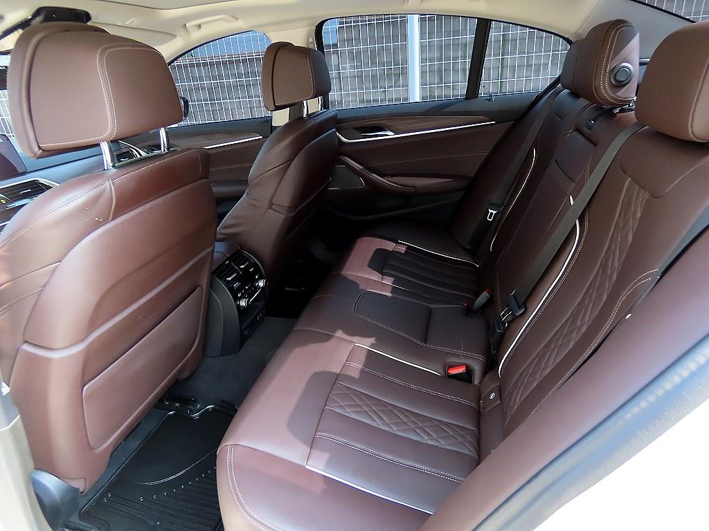 BMW 5-Series — photo 06
