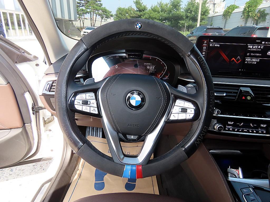 BMW 5-Series — photo 08