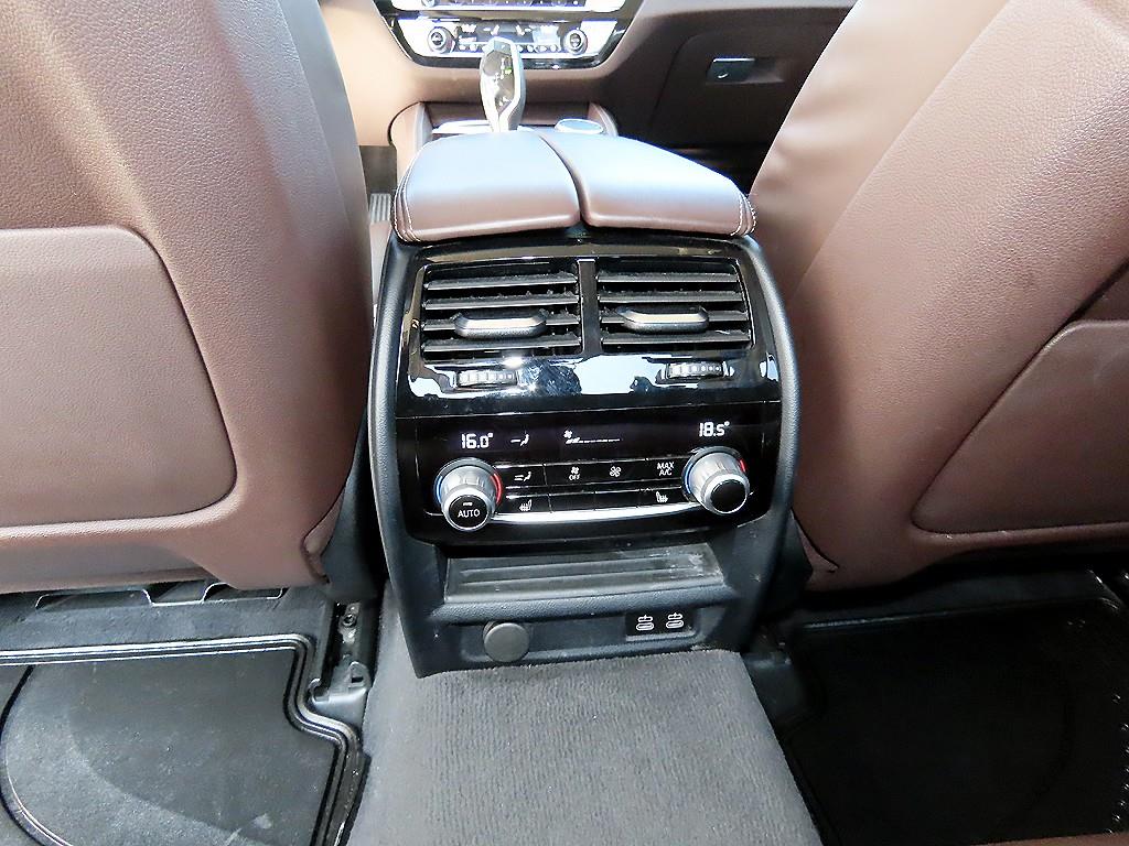 BMW 5-Series — photo 16