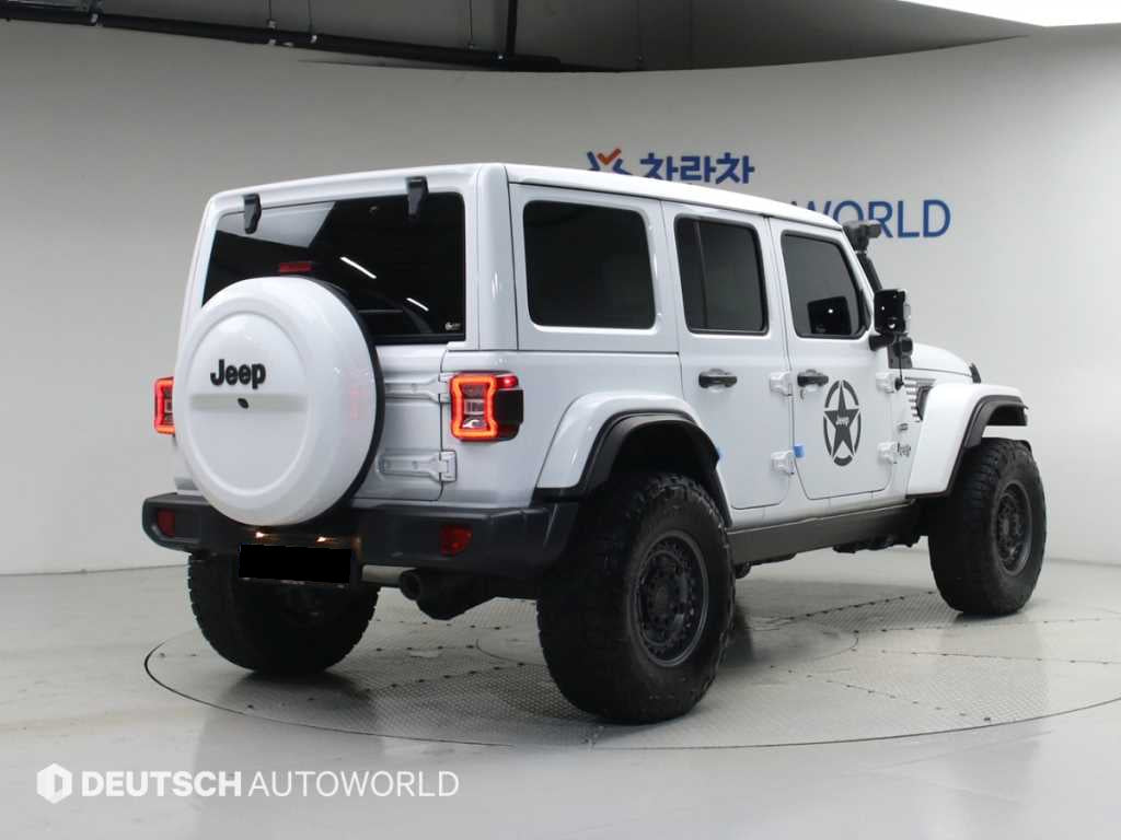 Jeep Wrangler — photo 02