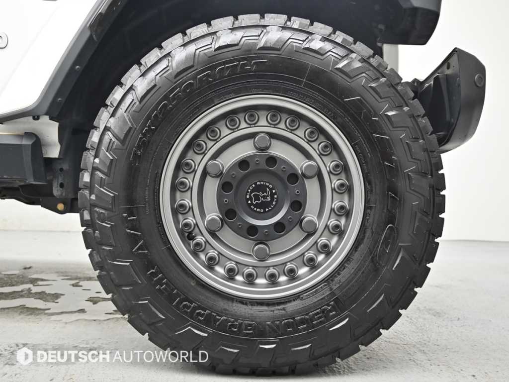 Jeep Wrangler — photo 05