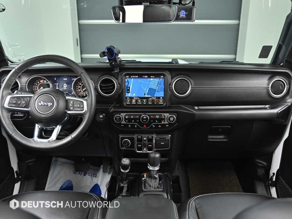 Jeep Wrangler — photo 07