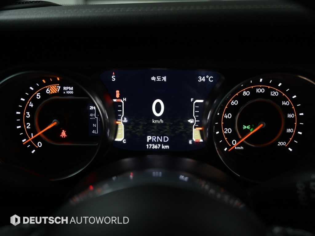 Jeep Wrangler — photo 08