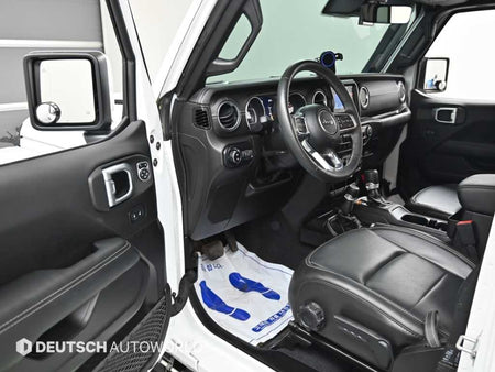 Jeep Wrangler — photo 11