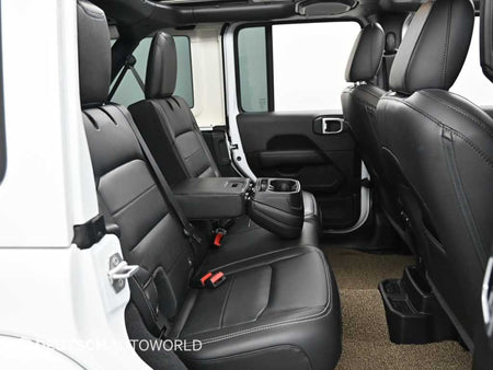 Jeep Wrangler — photo 12