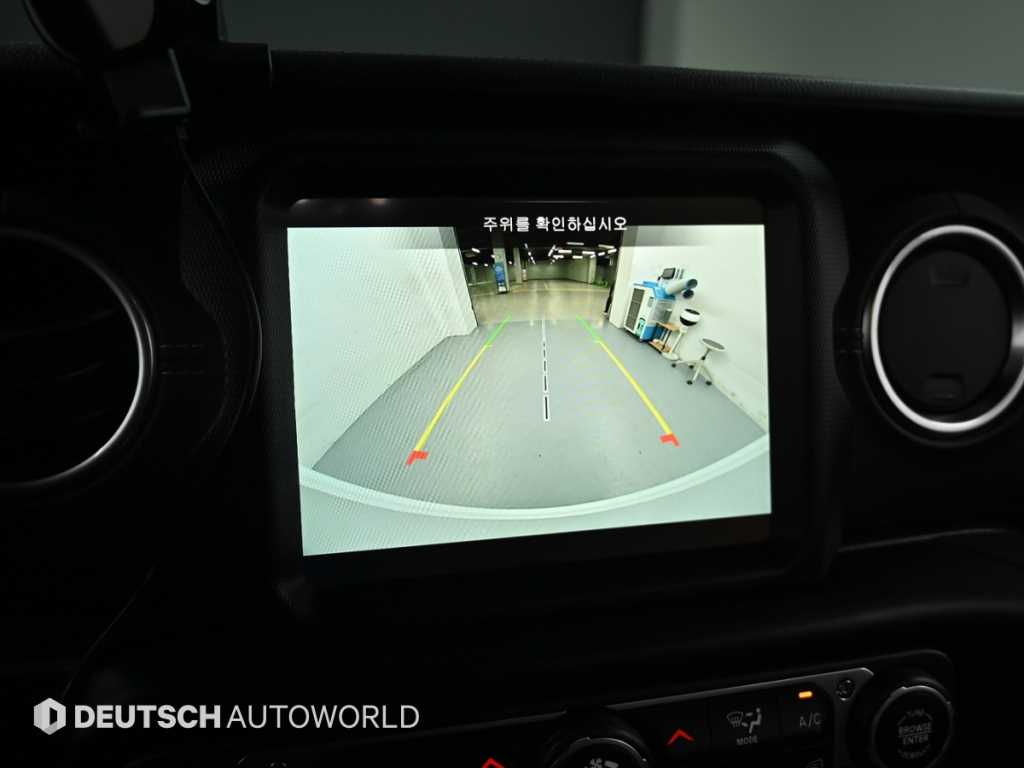 Jeep Wrangler — photo 15