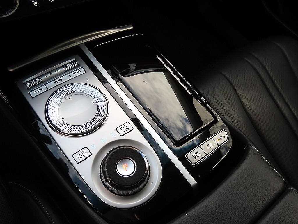 Genesis G80 — photo 13