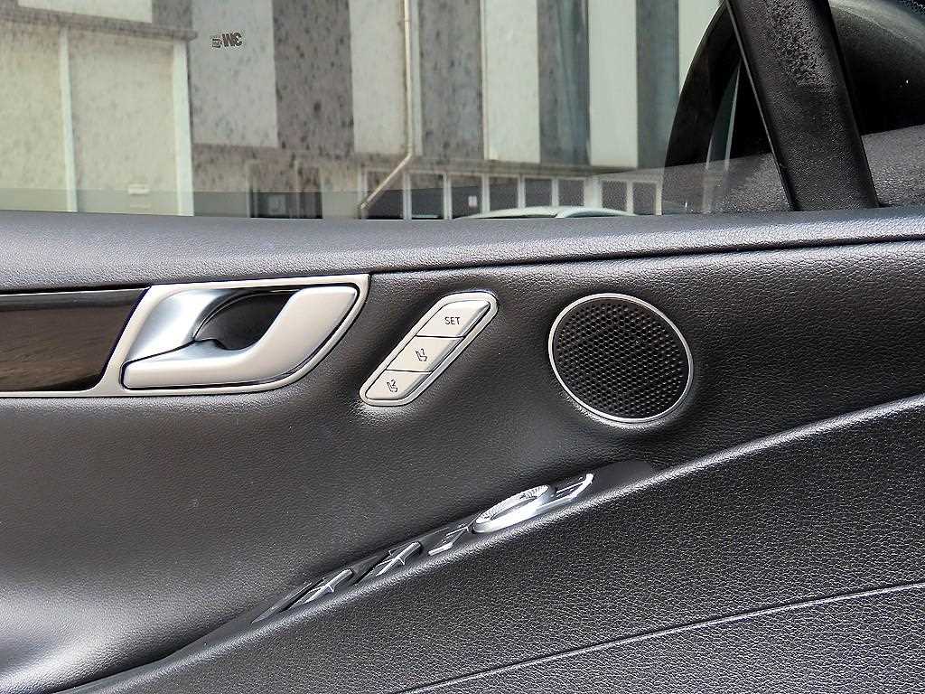 Genesis G80 — photo 14