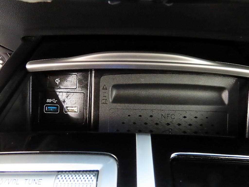 Genesis G80 — photo 16