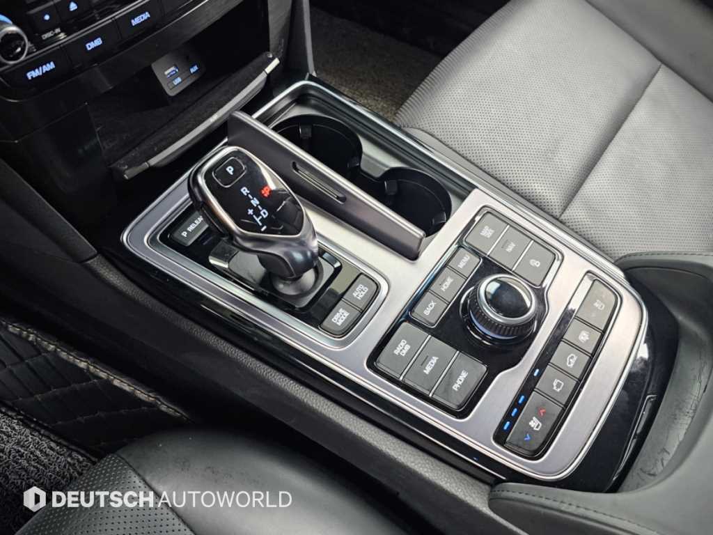 Hyundai Equus — photo 09