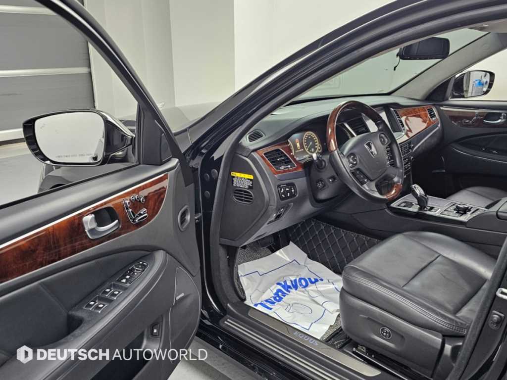 Hyundai Equus — photo 11