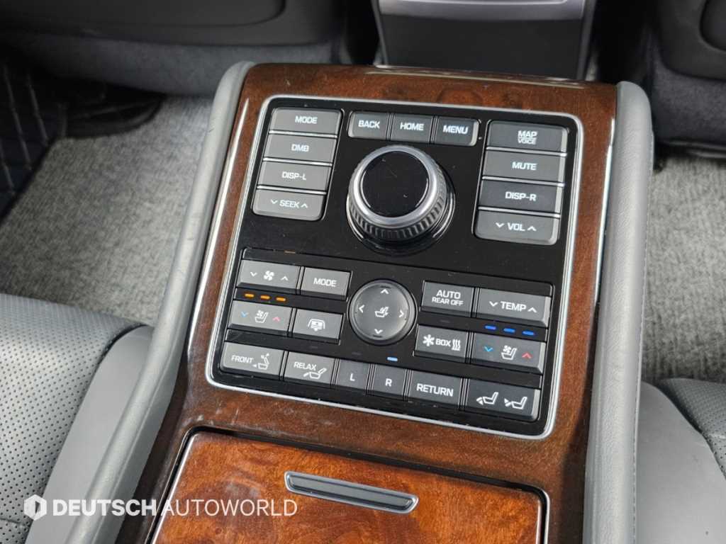 Hyundai Equus — photo 16