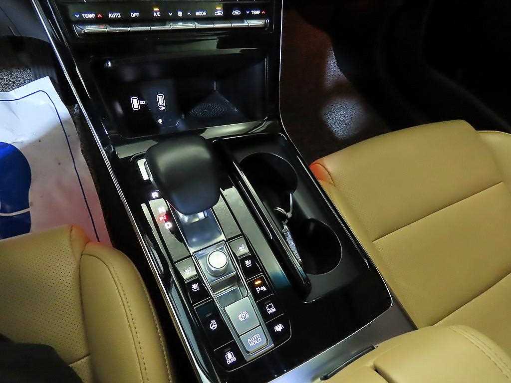 Kia K7 — photo 12
