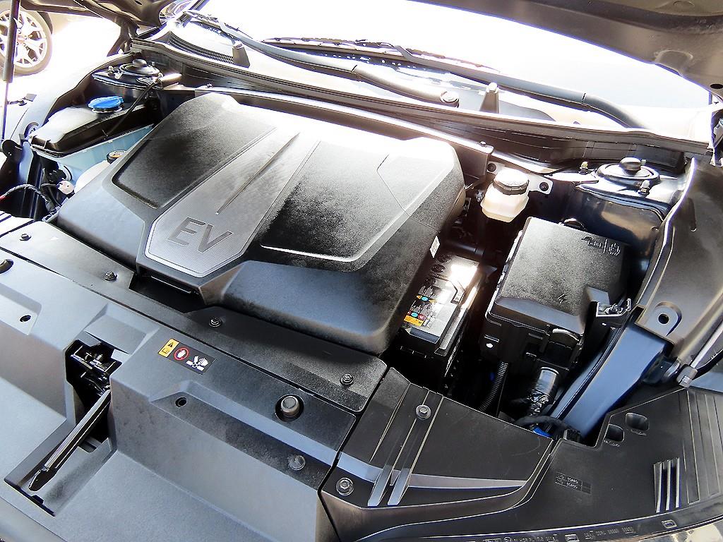 Kia EV6 — photo 19