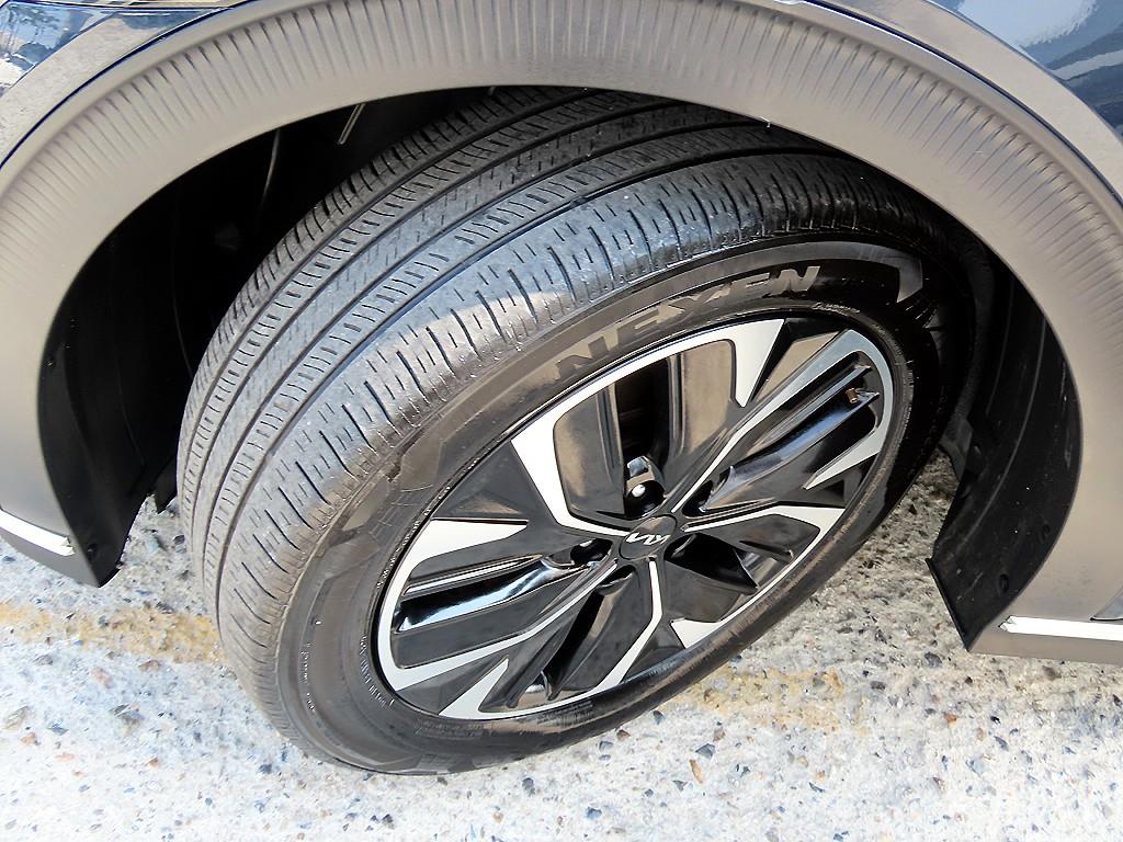Kia EV6 — photo 20