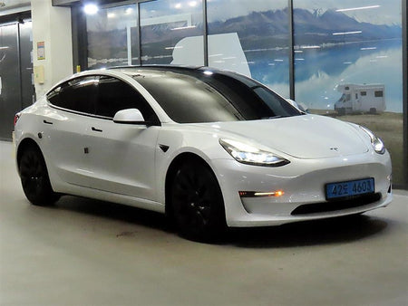 Tesla Model 3 — photo 01