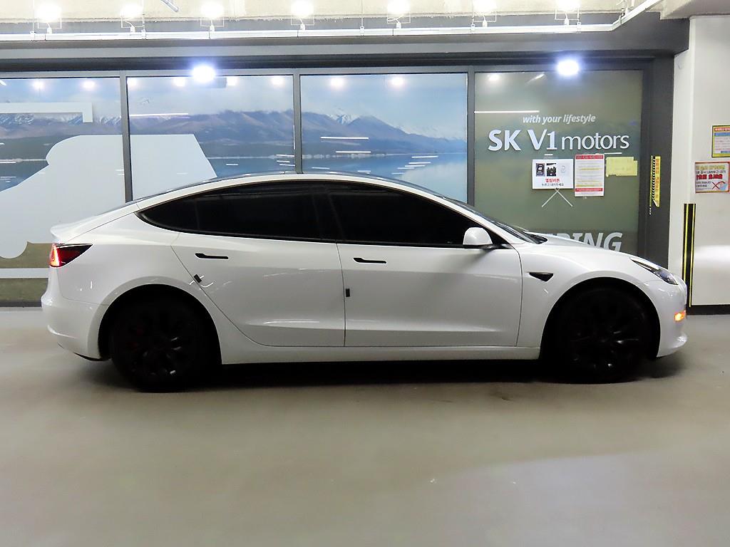 Tesla Model 3 — photo 03