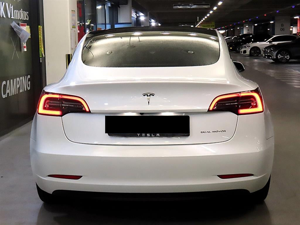 Tesla Model 3 — photo 05