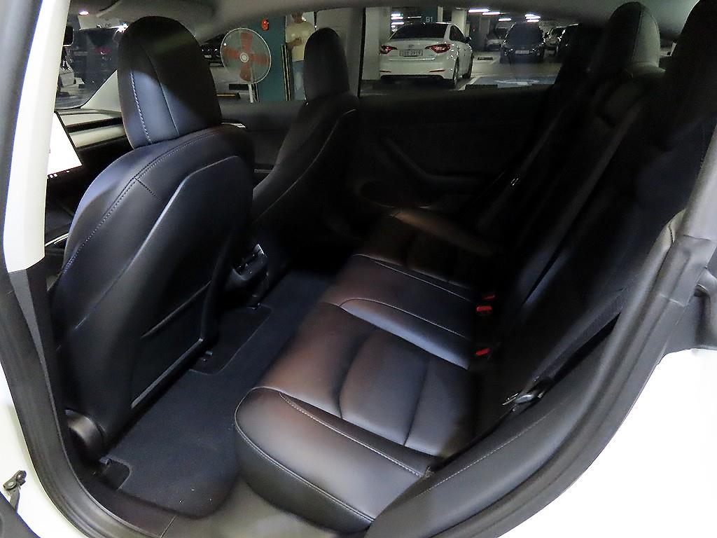 Tesla Model 3 — photo 07