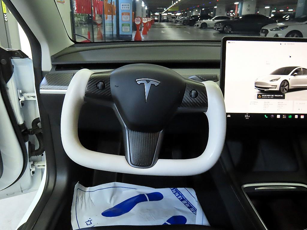 Tesla Model 3 — photo 08
