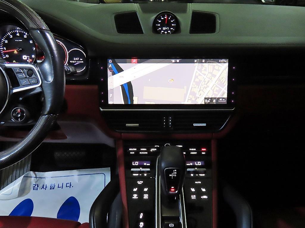 Porsche Cayenne — photo 11