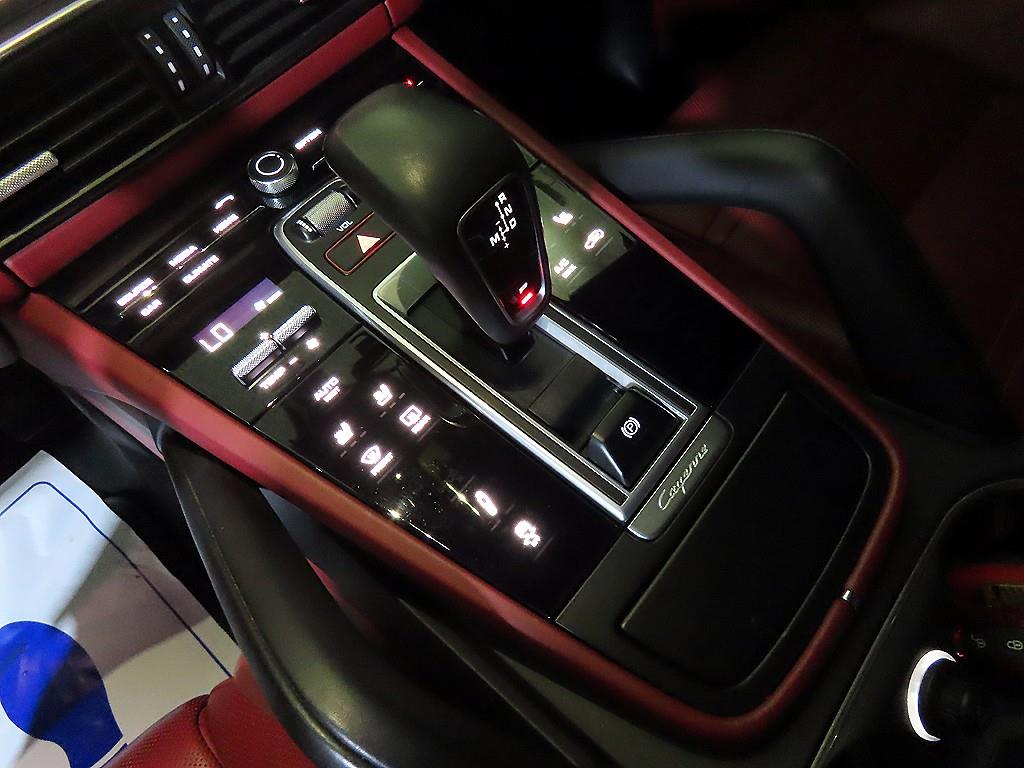 Porsche Cayenne — photo 12