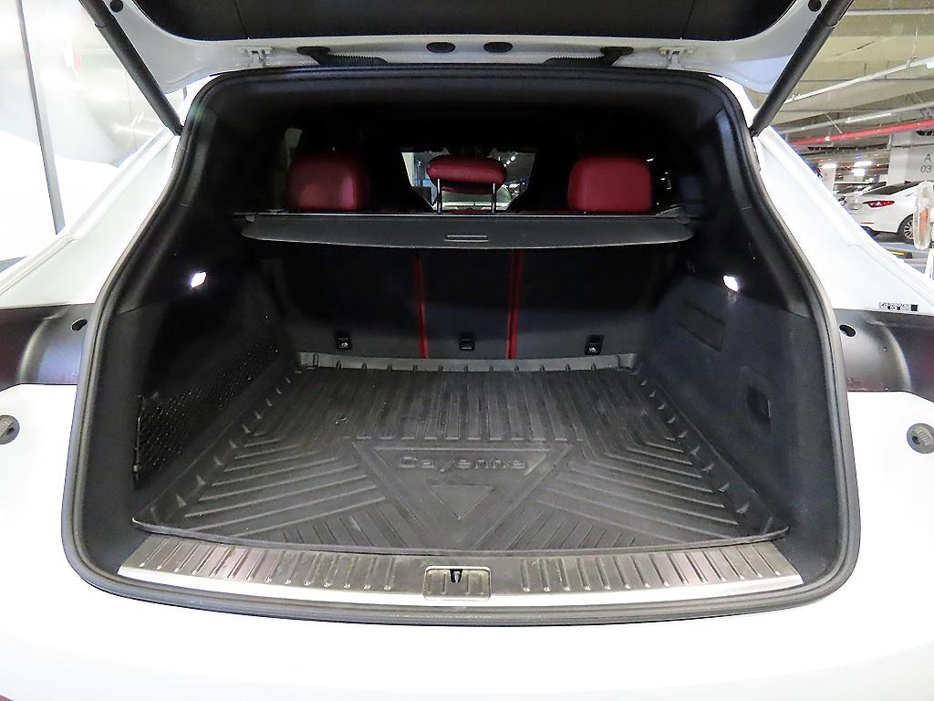 Porsche Cayenne — photo 16