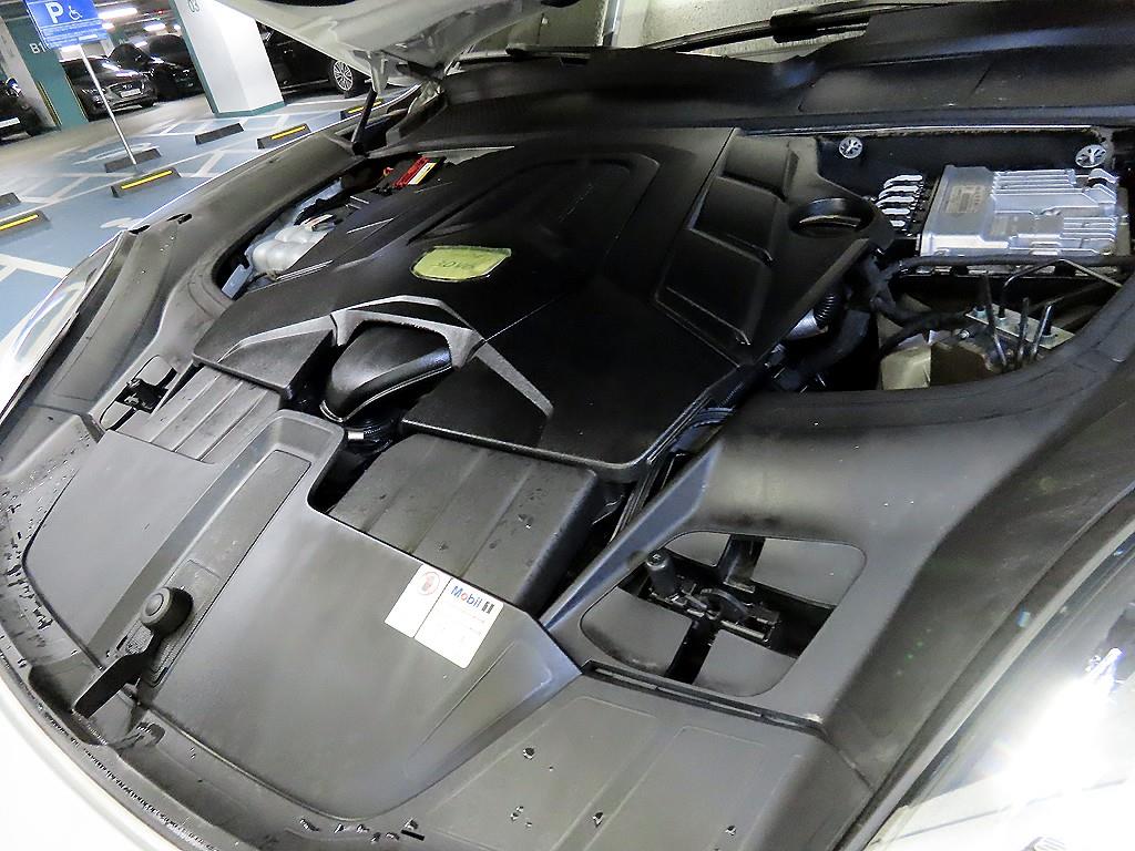 Porsche Cayenne — photo 19