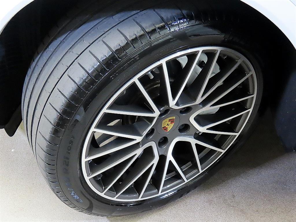 Porsche Cayenne — photo 20