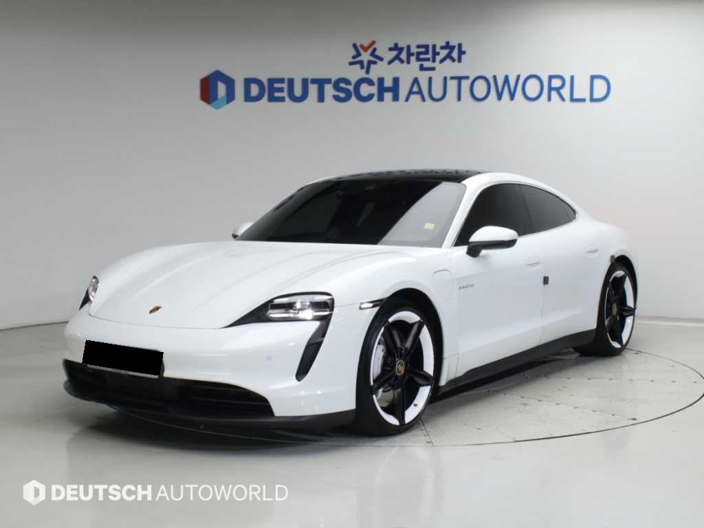 Porsche Taycan — photo 01