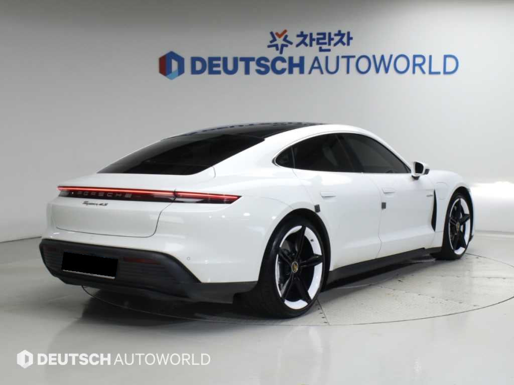 Porsche Taycan — photo 02
