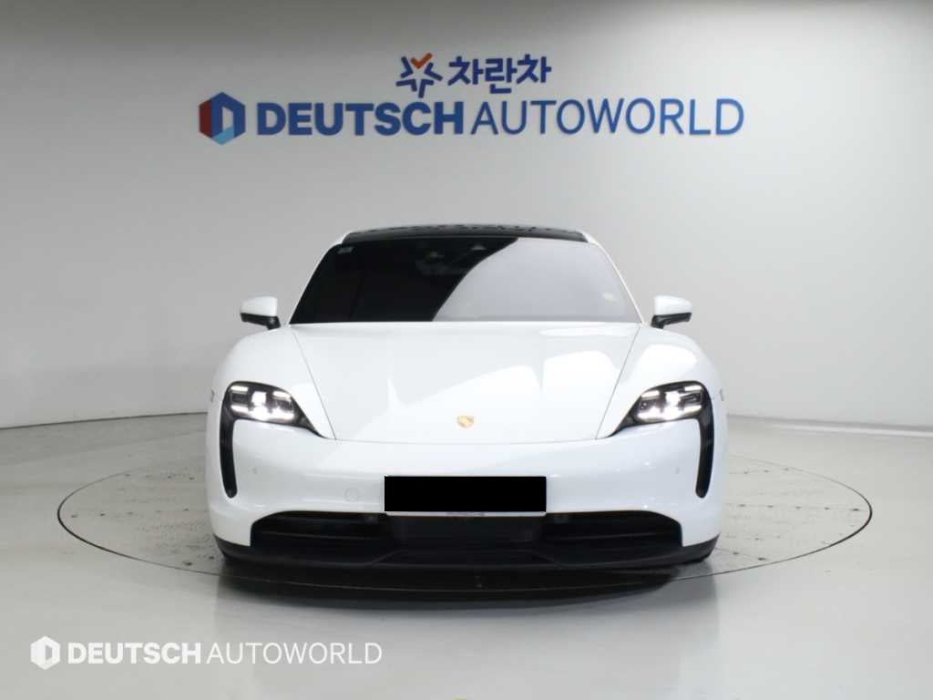 Porsche Taycan — photo 03