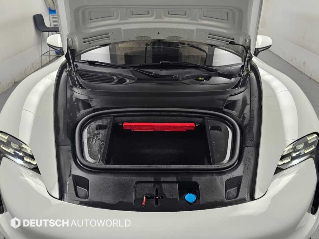Porsche Taycan — photo 06
