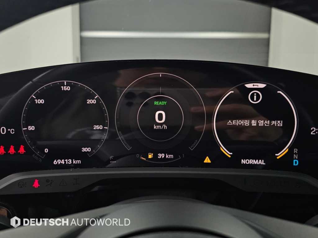 Porsche Taycan — photo 08