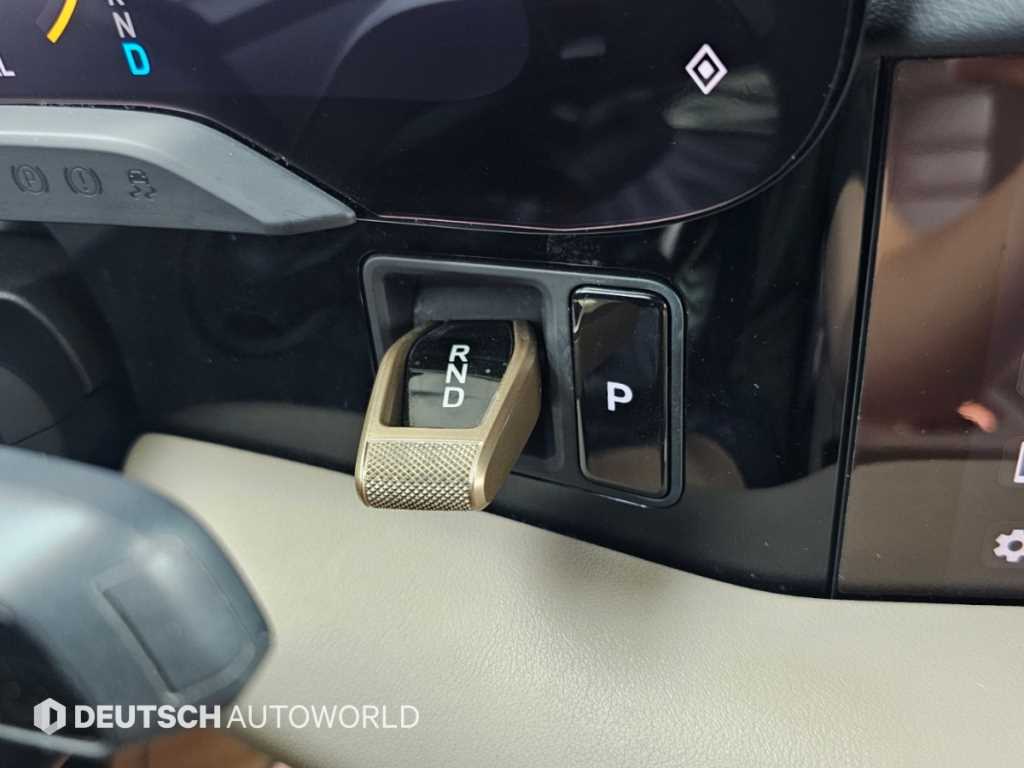 Porsche Taycan — photo 09
